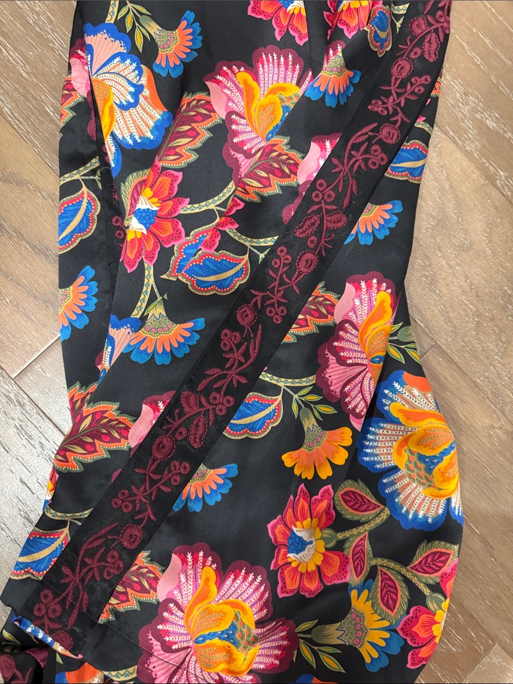 Johnny Was Luxurious Silk Black Floral Pants with Embroidered side Panels - Picture 4 of 13